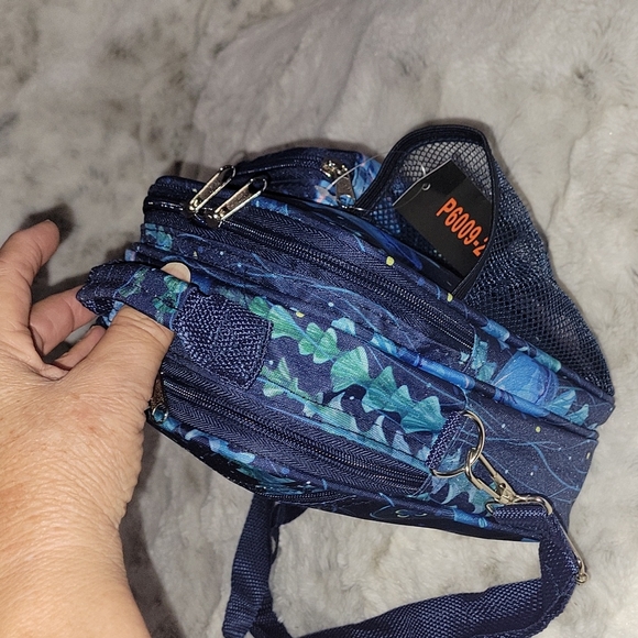 Jellyfish Navy blue & light blue 💙 water bottle crossbody bag. - Picture 4 of 11